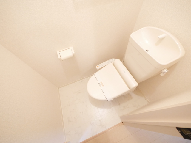 トイレ　★温水洗浄便座付きのトイレ写真です★
