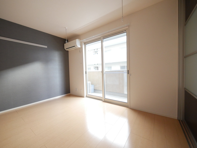 居室・リビング　★アクセントクロスがおしゃれなお部屋です★
