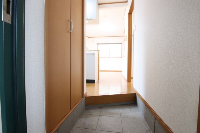 玄関　※別室の参考写真の為、現況優先です。