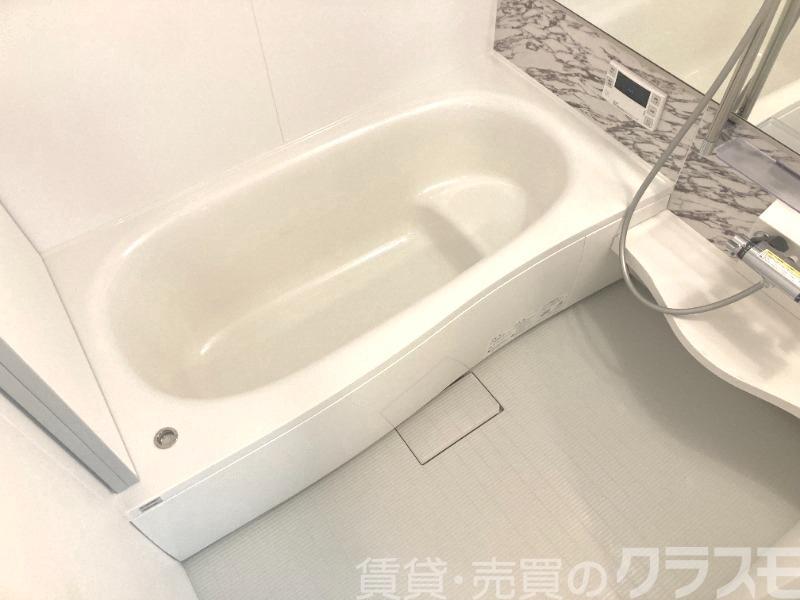 バス・シャワールーム　浴室乾燥機＆追焚機能付き広々バスルーム♪