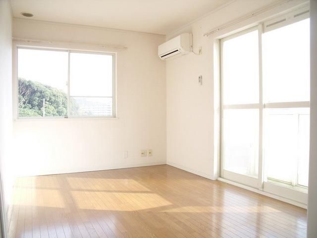 その他設備　明るい洋室日当り最高です