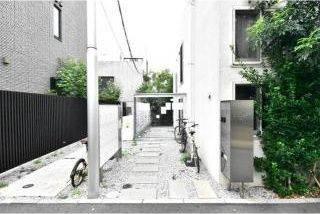 エントランス　■内装コンクリート