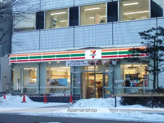 コンビニ　セブンイレブン（コンビニ）まで318m