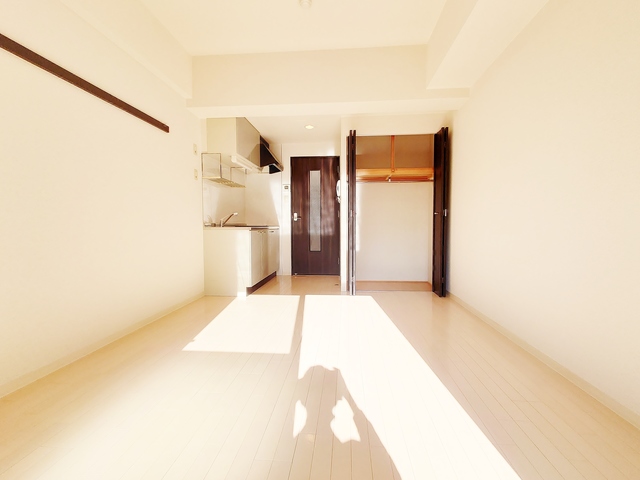 収納　明るいフローリングのお部屋