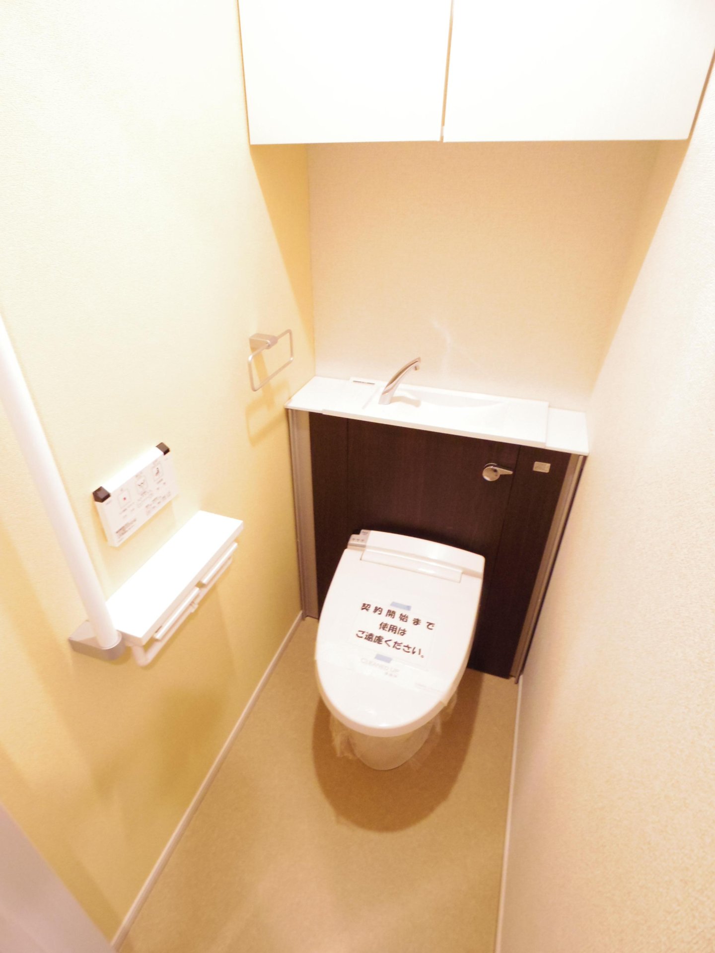 トイレ　※他号室写真です