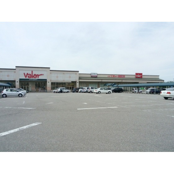 スーパー　バロー高岡木津店（スーパー）まで615m