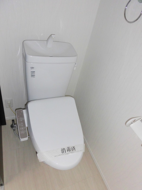 トイレ　他号室の写真になります。