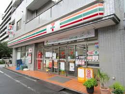 コンビニ　セブンイレブン新宿東五軒町店（コンビニ）まで200m