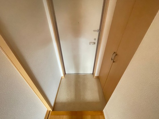 玄関　※別部屋の写真です