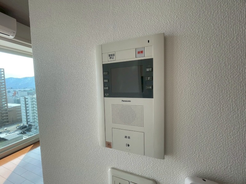 セキュリティ　ＴＶモニター付インターホンです。来客者の顔が見えるので安心！