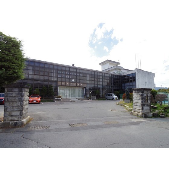 小学校　諏訪市立城南小学校（小学校）まで709m