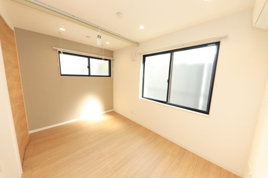 その他部屋・スペース　★約2.1帖の洋室部分は2面採光で明るいお部屋です