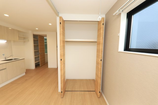 収納　★クローゼットは季節ものを収納するのにも便利です