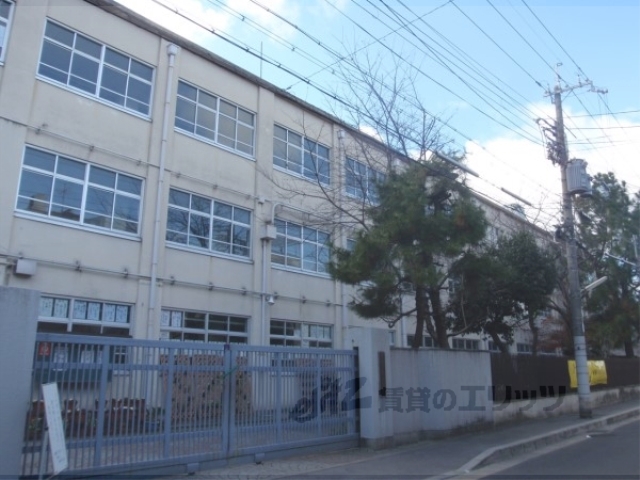 中学校　朱雀中学校（中学校）まで390m
