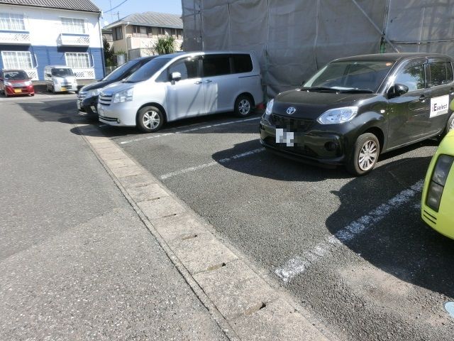 駐車場　敷地内の駐車場です。