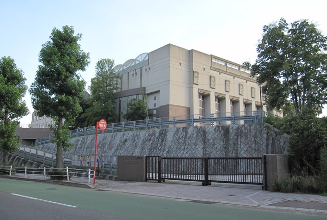 小学校　神戸市立山の手小学校（小学校）まで642m
