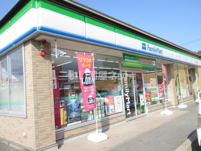コンビニ　ファミリーマート 伊勢竹ケ鼻町店（コンビニ）まで574m