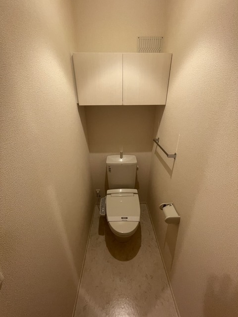トイレ　別号室参考写真になります