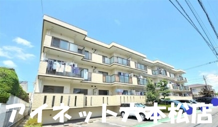 建物外観　最寄り駅徒歩8分圏内の人気デザイナーズマンションです
