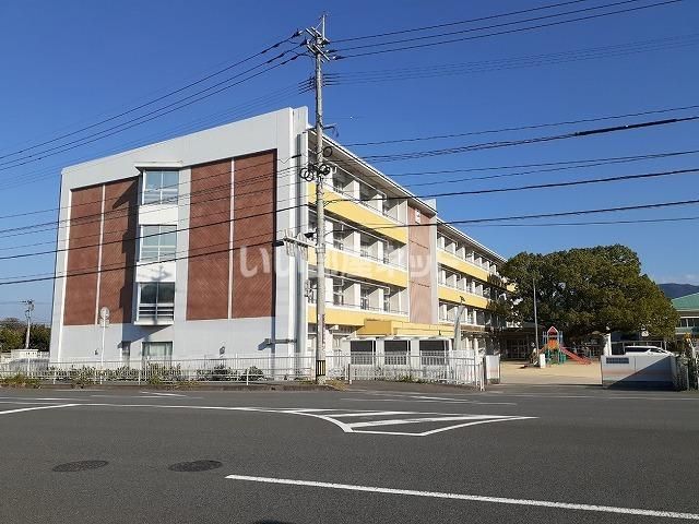 小学校　大分市立松岡小学校（小学校）まで873m