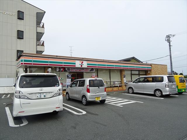 コンビニ　セブンイレブン（コンビニ）まで1064m