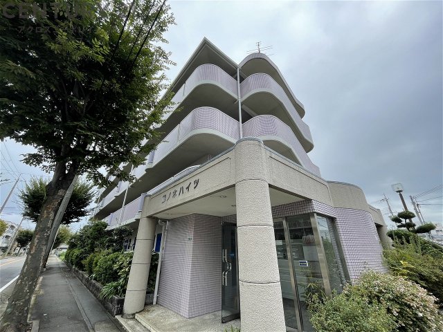 建物外観　宅配BOX付きで不在時も便利です！防犯カメラ付きで安心です！