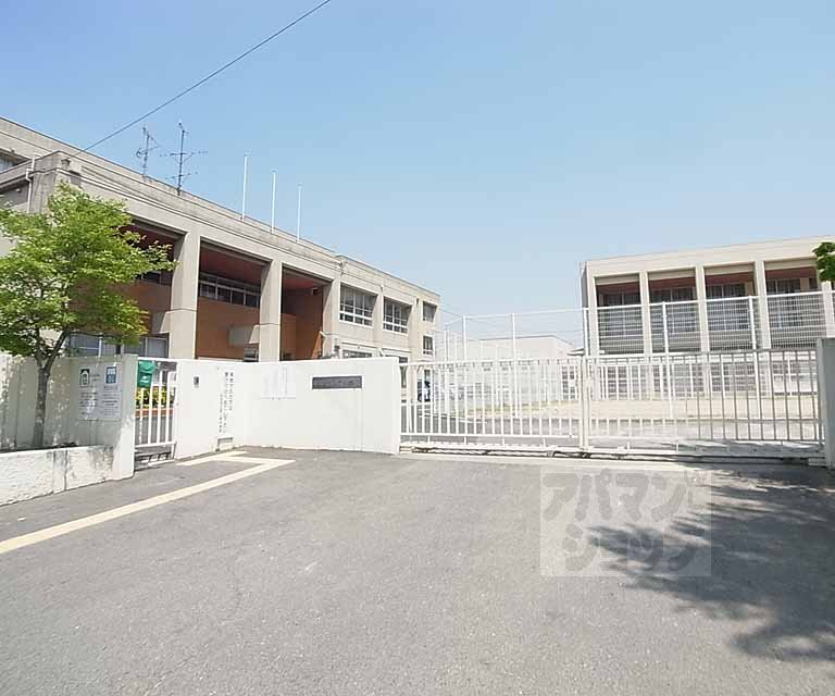 中学校　西ノ岡中学校（中学校）まで550m