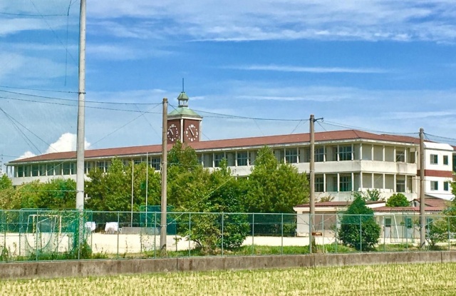 中学校　野洲市立野洲北中学校（中学校）まで3000m