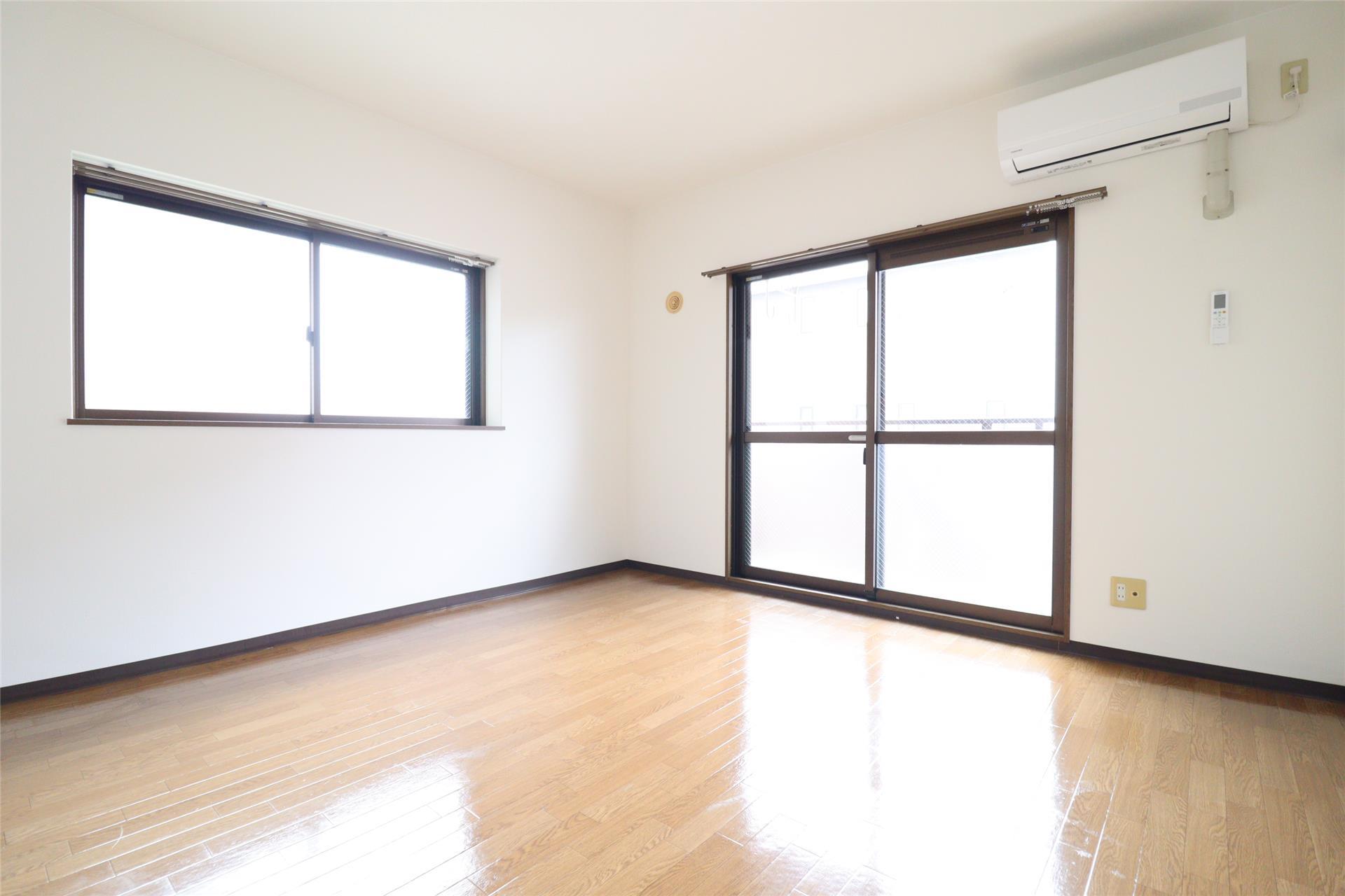 居室・リビング　角部屋で2面採光です
