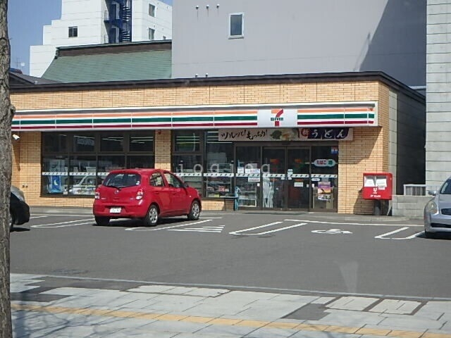コンビニ　セブンイレブン南6条店（コンビニ）まで110m