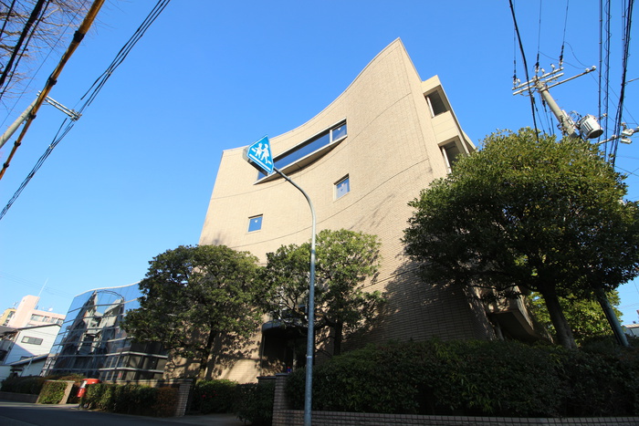 大学・短大　大阪芸術大学短期大学部（大学・短大）まで300m
