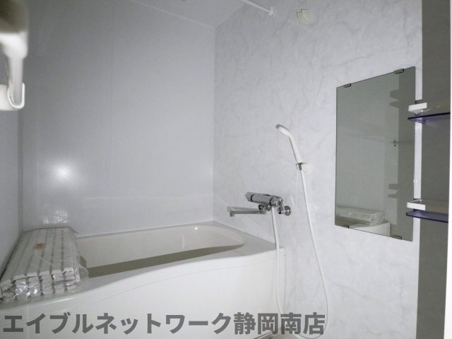 バス・シャワールーム　ゆったり過ごせるお風呂です