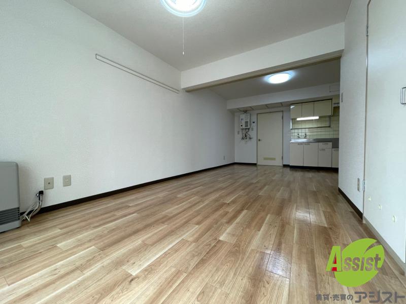 居室・リビング　広くてキレイなお部屋が広がっていて、充実した生活が送れそう。