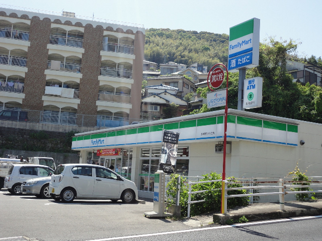 コンビニ　ファミリーマート長崎愛宕四丁目店（コンビニ）まで67m