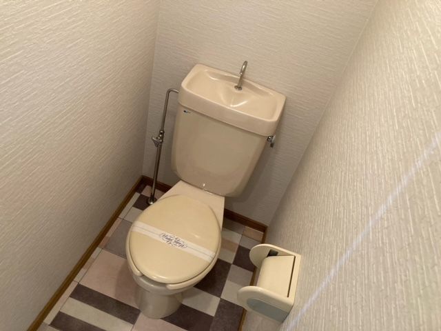 トイレ　参考：同建物同タイプの画像を掲載中。内装工事後、現況優先。