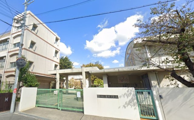 小学校　豊中市立桜塚小学校（小学校）まで891m