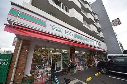コンビニ　ローソンストア100大和中央2丁目店（コンビニ）まで470m