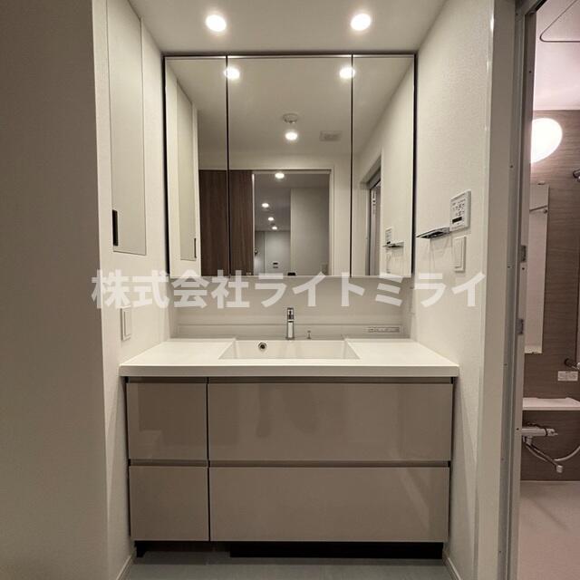 洗面設備　※写真は同タイプ住戸です。