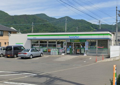 コンビニ　ファミリーマート 長野伊勢宮店（コンビニ）まで318m