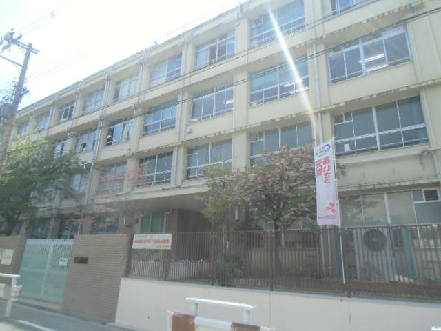 小学校　大阪市立南津守小学校（小学校）まで547m