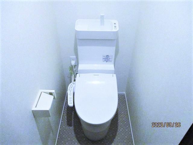 トイレ　同建物内、別のお部屋の参考写真になります。