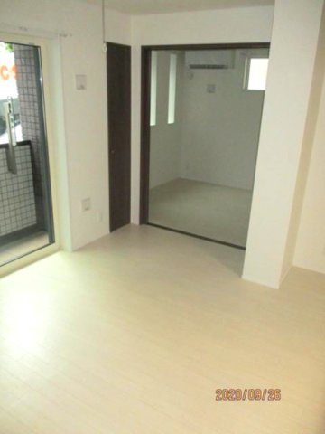 居室・リビング　同建物内、別のお部屋の参考写真になります。