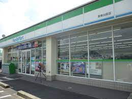 コンビニ　ファミリーマート栗東出庭店（コンビニ）まで762m