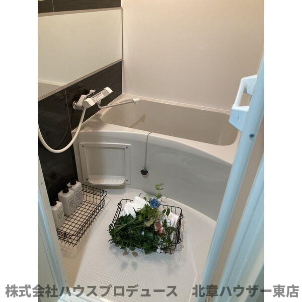 バス・シャワールーム　コンパクトで使いやすいお風呂です