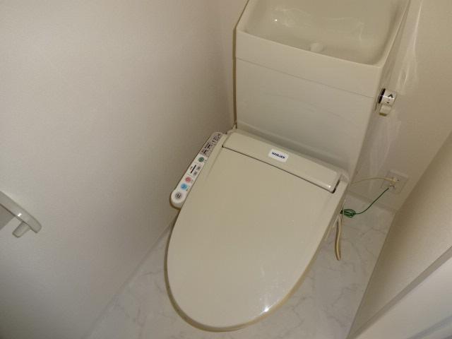 トイレ　シャワー付トイレです