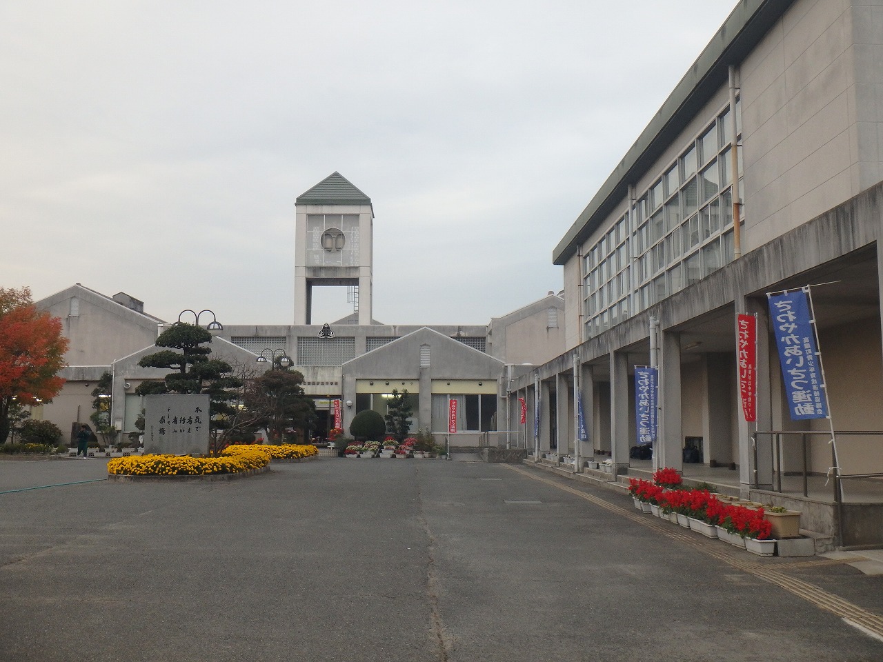 中学校　東広島市立高美が丘中学校（中学校）まで548m