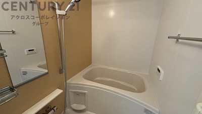 バス・シャワールーム　浴室乾燥機付きで便利です♪