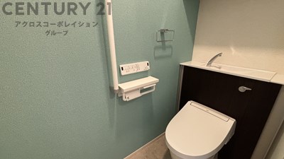トイレ　温水洗浄便座付きのトイレです♪
