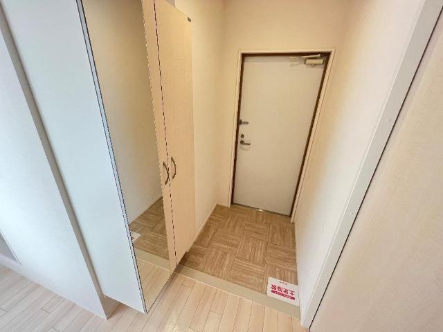 玄関　(写真は別号室です）