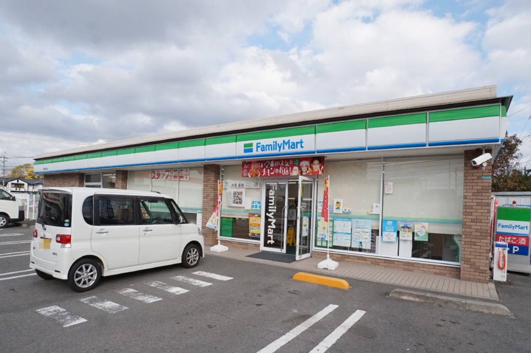 コンビニ　ファミリーマート松山東石井店（コンビニ）まで276m